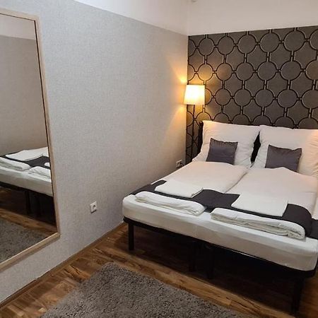 Elegant Apartment In The Hearth Of Budapest Ngoại thất bức ảnh